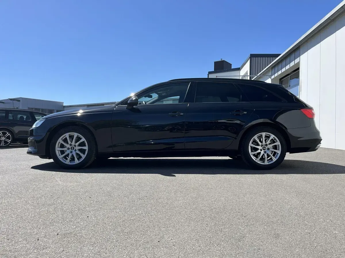 Second-hand Audi A4 150 CP (110 kW) 2022 Negru Break