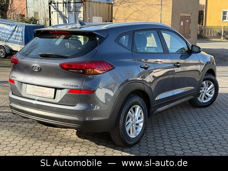 Gebraucht Hyundai Tucson Select 132 PS (97 kW) 2019 Micron/pepper grey SUV