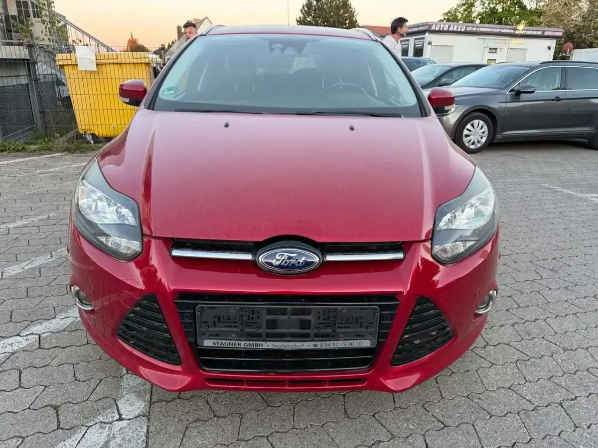 Usado Ford Focus Titanium 182 CV (133 kW) 2014 Rojo Familiar