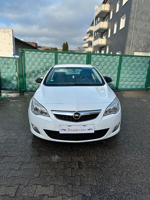 Gebraucht Opel Astra 87 PS (63 kW) 2011 Weiß Kleinwagen
