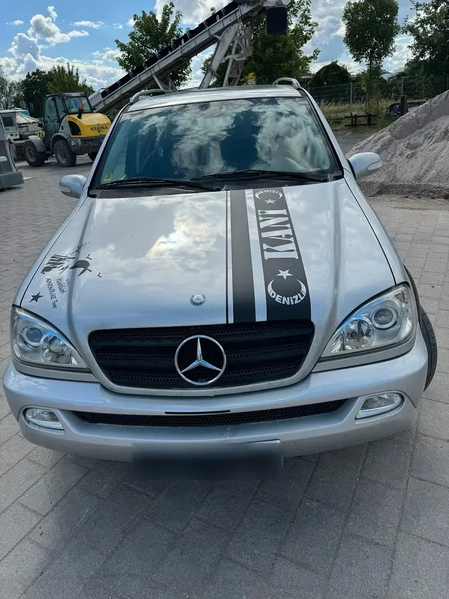 Gebraucht Mercedes ML270 163 PS (119 kW) 2003 Silber SUV