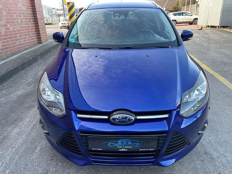 Gebraucht Ford Focus Titanium 125 PS (91 kW) 2014 Blau Kombi
