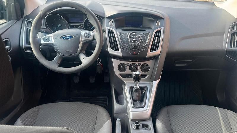 Second-hand Ford Focus 116 CP (85 kW) 2013 Negru Break