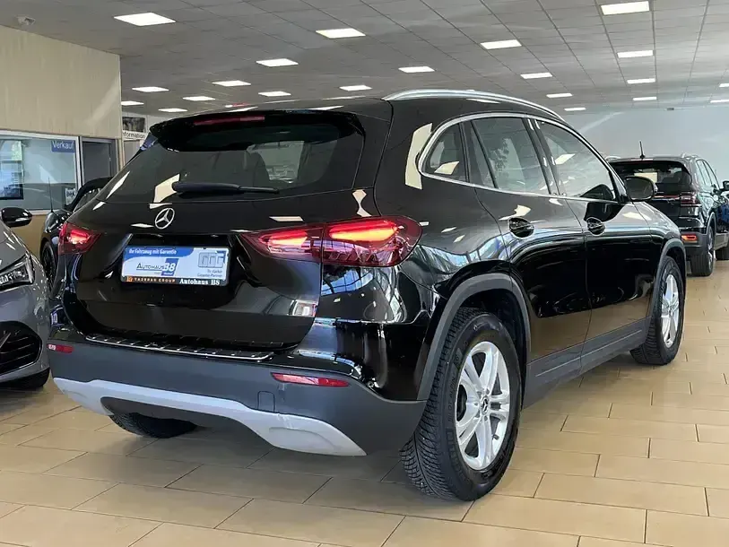Gebraucht Mercedes GLA180 150 PS (110 kW) 2024 Schwarz SUV