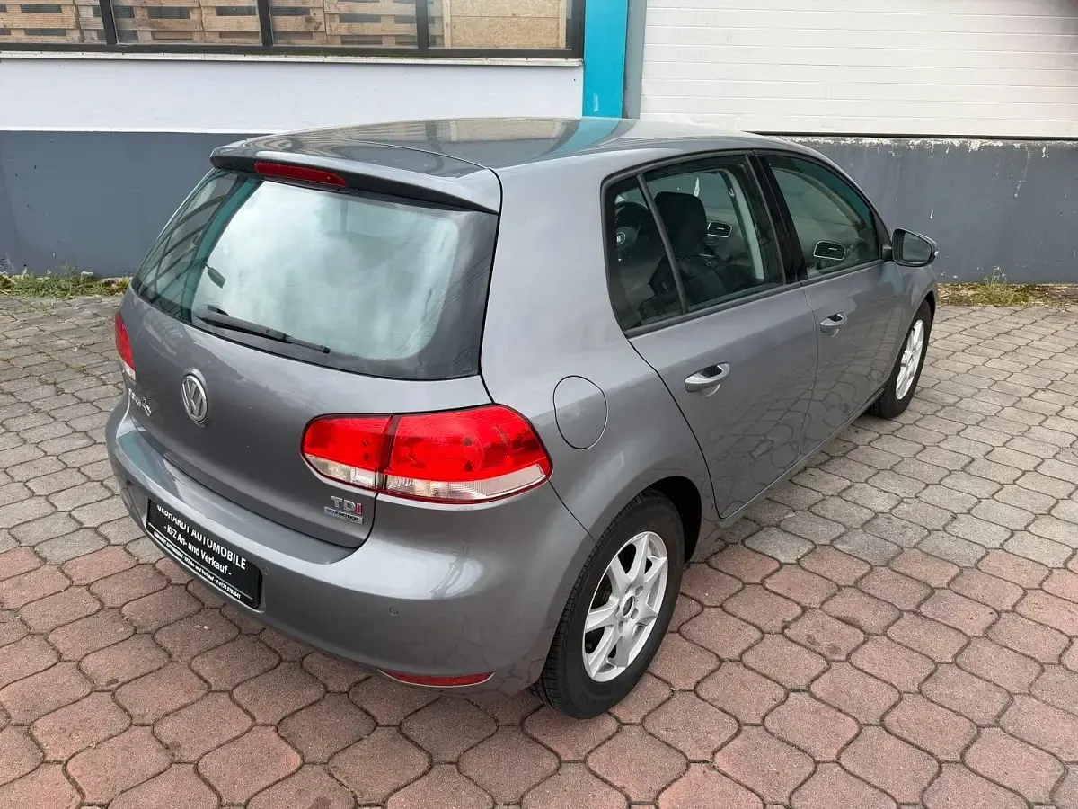 Gebraucht VW Golf VI 105 PS (77 kW) 2011 Grau Kleinwagen