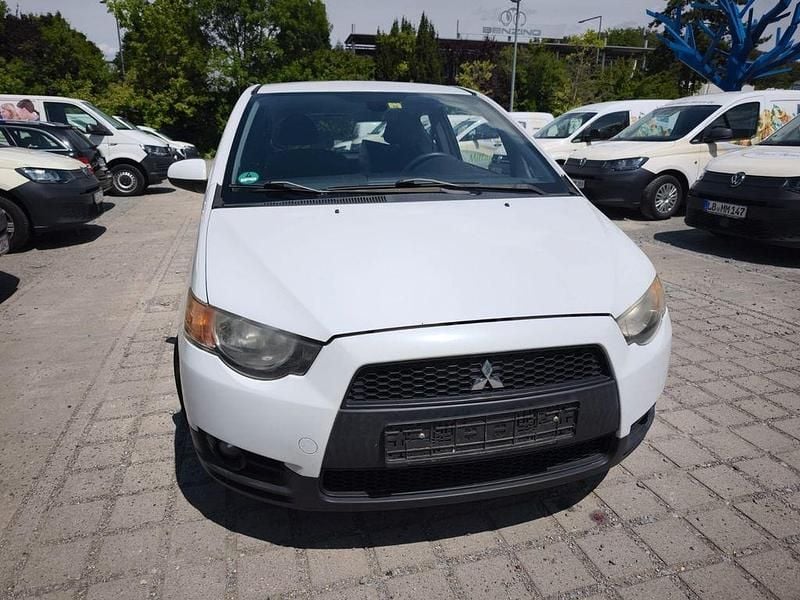 Weiß Gebraucht 2010 Mitsubishi Colt Intense Limousine | 995 € (Guter Preis) - Bild 1/4