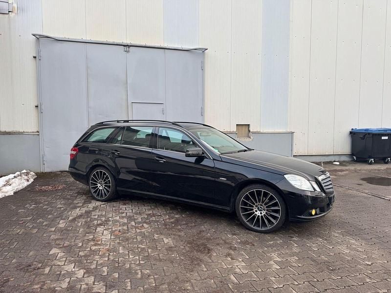 Gebraucht Mercedes E220 170 PS (125 kW) 2010 Schwarz Kombi