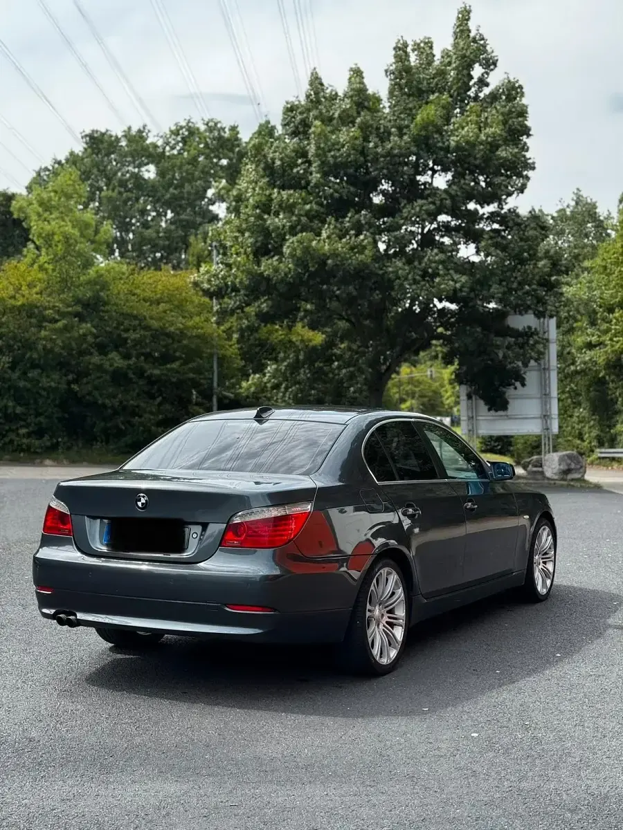 Gebraucht BMW 523 190 PS (139 kW) 2007 Grau Limousine