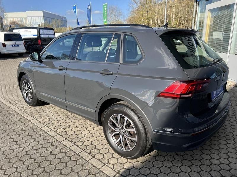 Gebraucht VW Tiguan 131 PS (96 kW) 2023 Uranograu SUV