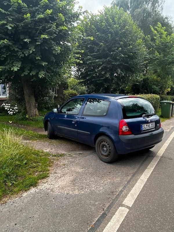 Blau Gebraucht 2001 Renault Clio II Kleinwagen | 700 € (Fairer Preis) - Bild 1/1