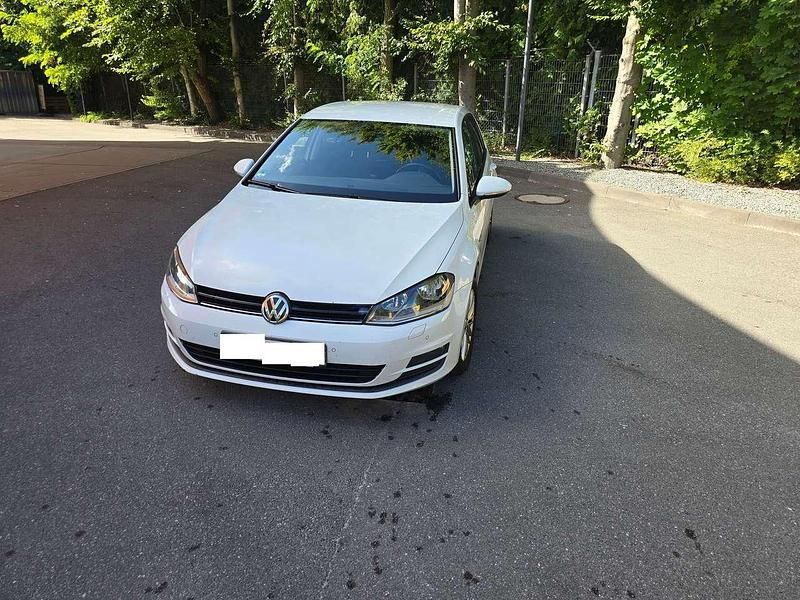 Weiß Gebraucht 2015 VW Golf VII Limousine | 9.250 € (Fairer Preis) - Bild 1/4
