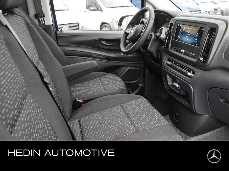 Blau Gebraucht 2025 Mercedes Vito Van / Kleinbus | 37.297 € (Fairer Preis) - Bild 1/4
