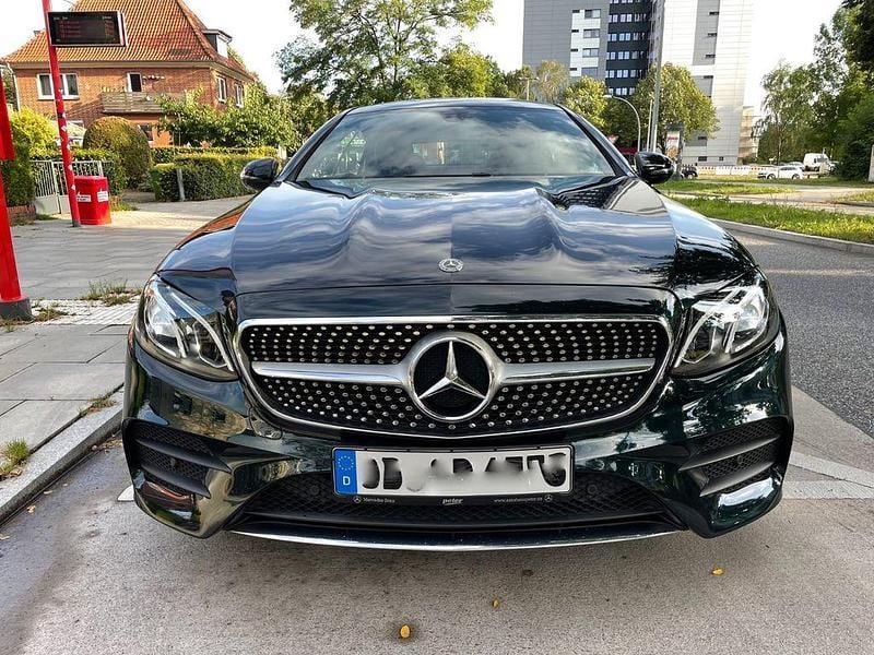 Gebraucht Mercedes E220 AMG 194 PS (142 kW) 2018 Grün Coupé