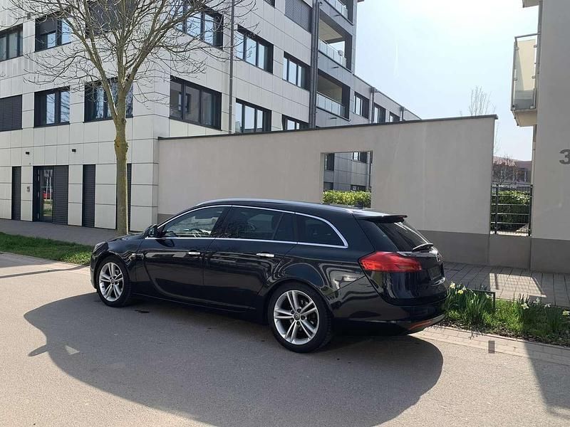 Gebraucht Opel Insignia 140 PS (102 kW) 2012 Schwarz Kombi