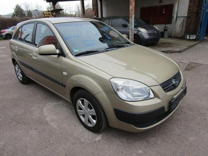 Gebraucht Kia Rio 97 PS (71 kW) 2007 Beige Limousine