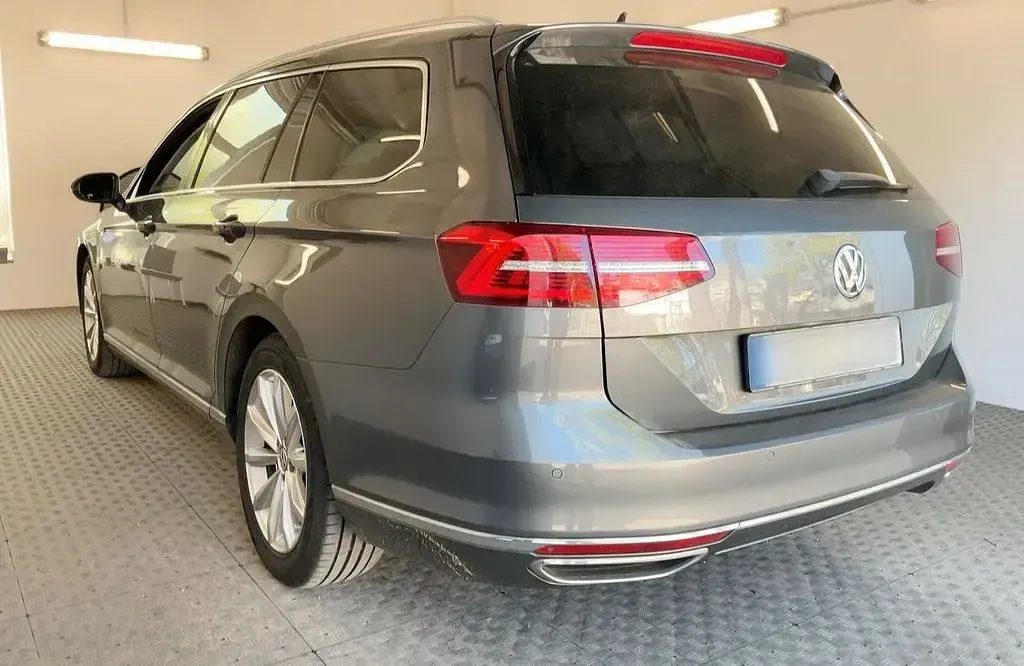 Używany VW Passat Highline 239 KM (175 kW) 2016 Szary Kombi