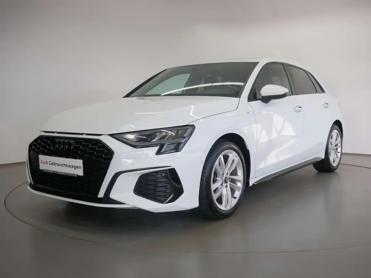 Gebraucht Audi A3 S-Line 150 PS (110 kW) 2022 Gletscherweiss metallic Limousine