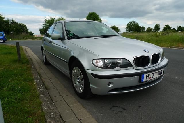 Gebraucht BMW 318 114 PS (83 kW) 2002 Silber metallic Limousine