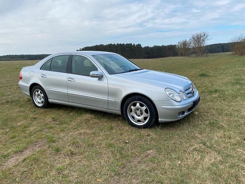 Second-hand Mercedes E200 125 CP (91 kW) 2006 Argintiu Berlinǎ