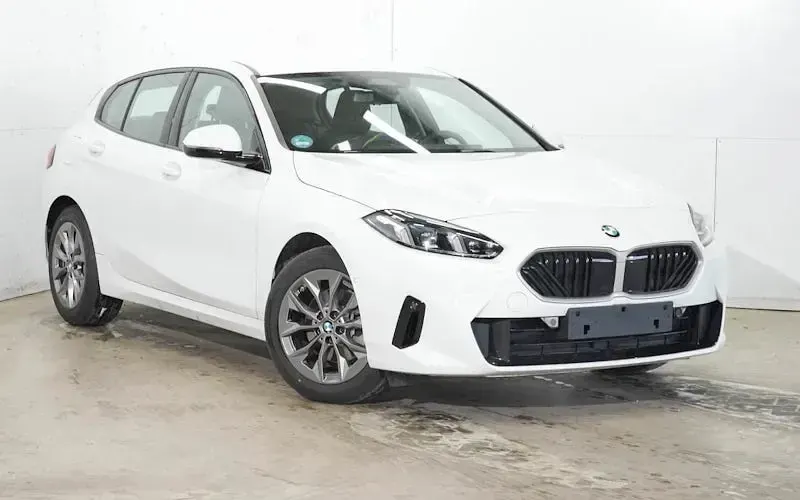 Używany BMW 120 Shadowline 170 KM (125 kW) 2025 Biały Hatchback