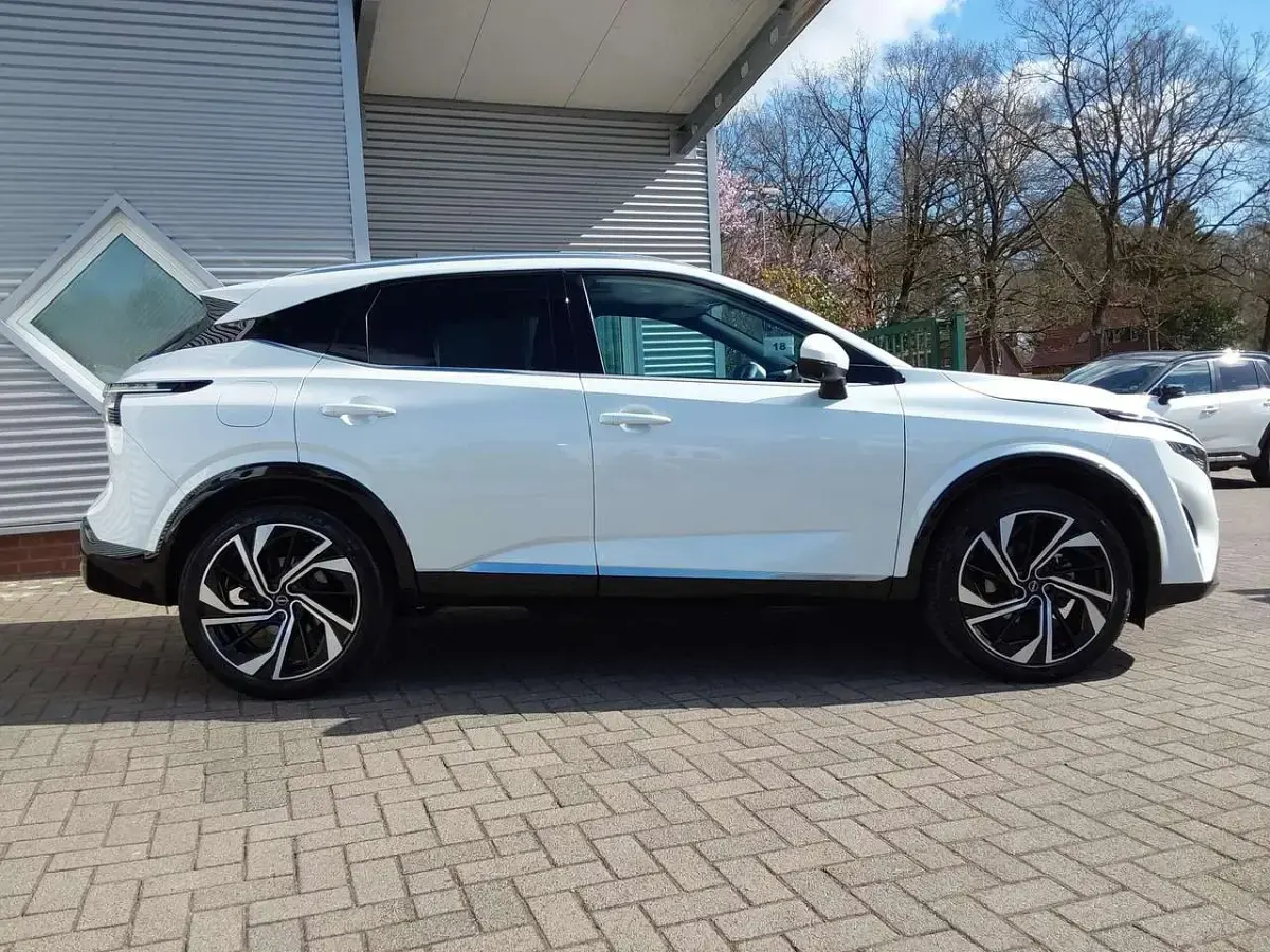 Gebraucht Nissan Qashqai Tekna+ 158 PS (116 kW) 2024 Pearl white SUV