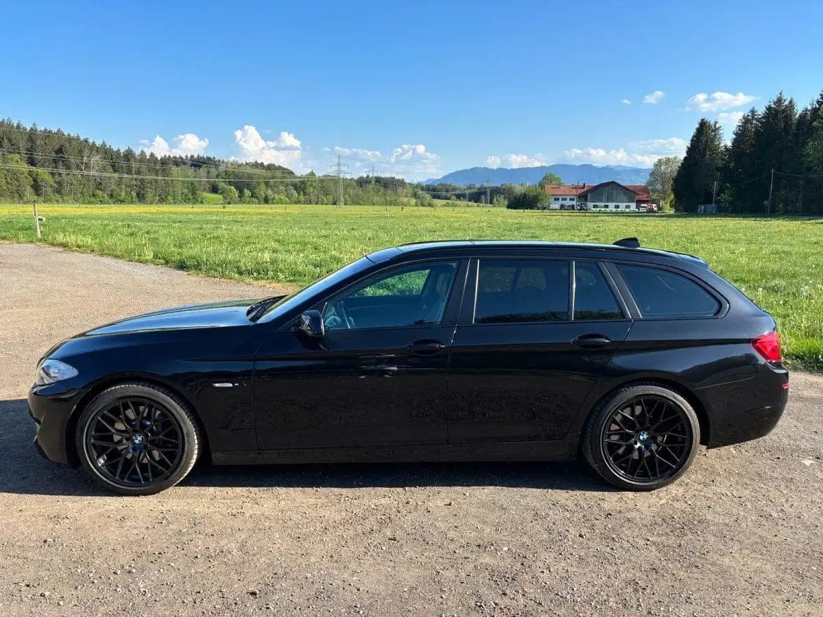 Gebraucht BMW 530 258 PS (189 kW) 2012 Schwarz Kombi