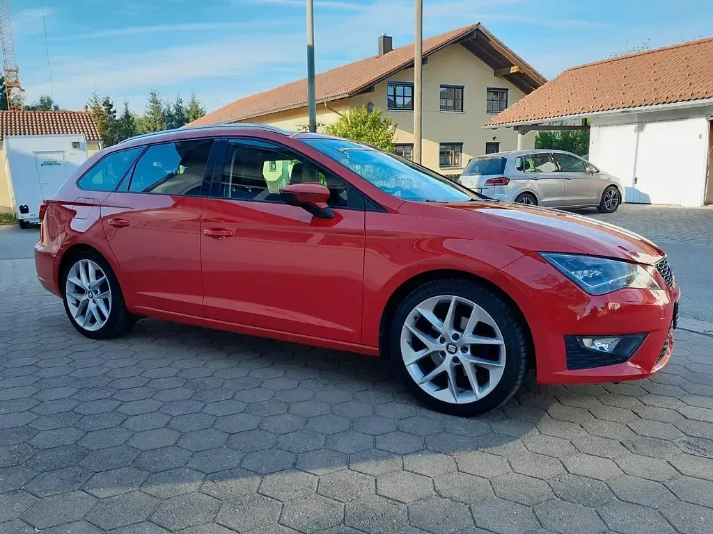Używany Seat Leon ST FR 150 KM (110 kW) 2016 Czerwony Kombi