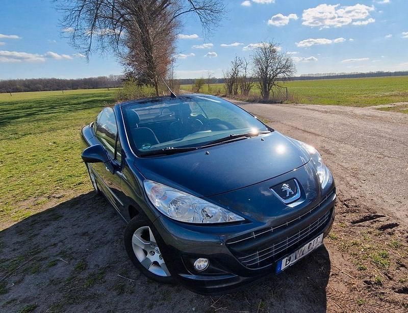 Blau Gebraucht 2013 Peugeot 207 CC Active Cabrio | 5.200 € (Guter Preis) - Bild 1/4