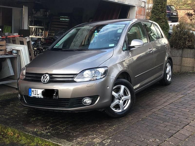 Gebraucht VW Golf Plus Cross Comfortline 122 PS (89 kW) 2009 Gold Van / Kleinbus