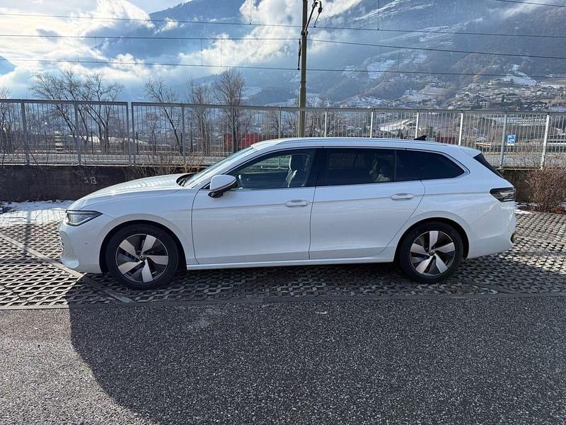 Gebraucht VW Passat Elegance 150 PS (110 kW) 2024 Weiß Kombi