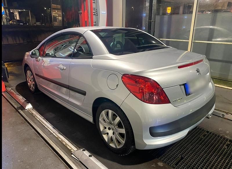 Gebraucht Peugeot 207 CC 90 PS (66 kW) 2007 Silber Cabrio
