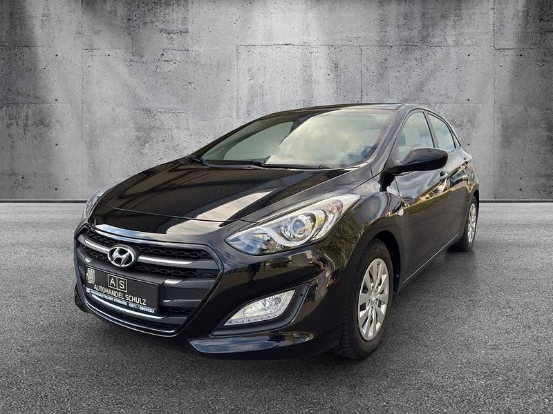 Schwarz Gebraucht 2016 Hyundai i30 Classic Limousine | 7.991 € (Guter Preis) - Bild 1/4