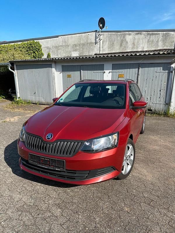 Rot Gebraucht 2016 Skoda Fabia Kombi | 8.300 € (Guter Preis) - Bild 1/4