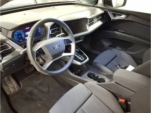 Używany Audi Q4 e-tron Ambiente 210 kW (286 KM) 2025 Czarny SUV