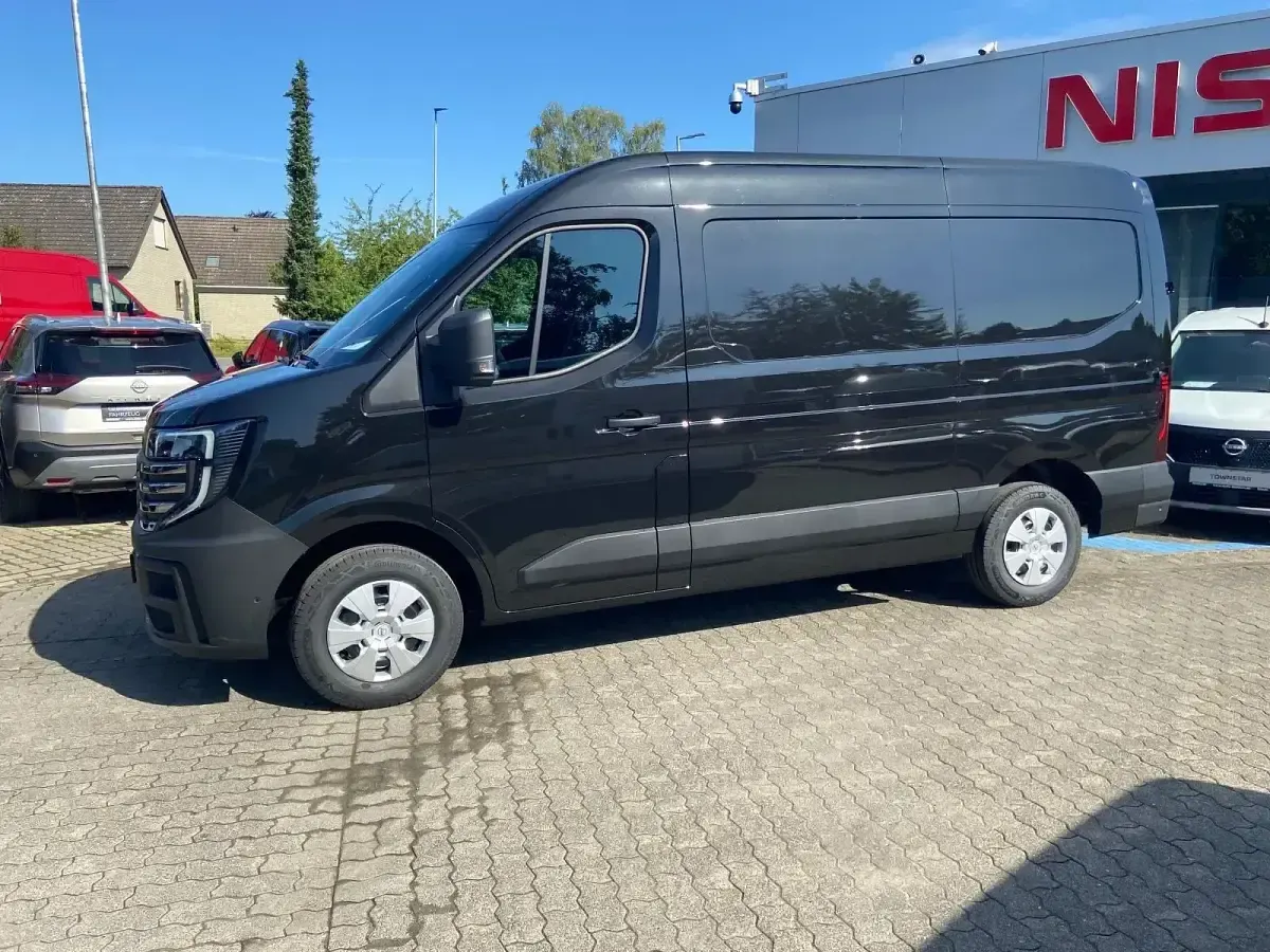 Neu Nissan Interstar N-Connecta 125 PS (91 kW) 2026 Schwarz Van