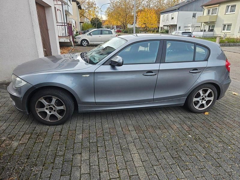 Silber Gebraucht 2011 BMW 116 Lifestyle Kleinwagen | 3.800 € (Fairer Preis) - Bild 1/4