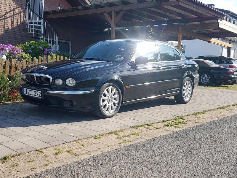 Schwarz Gebraucht 2001 Jaguar X-type Limousine | 3.999 € (Etwas zu teuer) - Bild 1/4