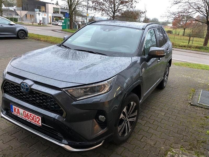 Grau Gebraucht 2022 Toyota RAV4 Hybrid SUV | 34.590 € (Superpreis) - Bild 1/4