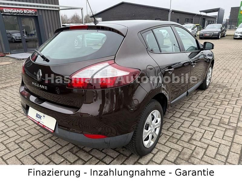 Gebraucht Renault Mégane Authentique 110 PS (80 kW) 2015 Braun Limousine