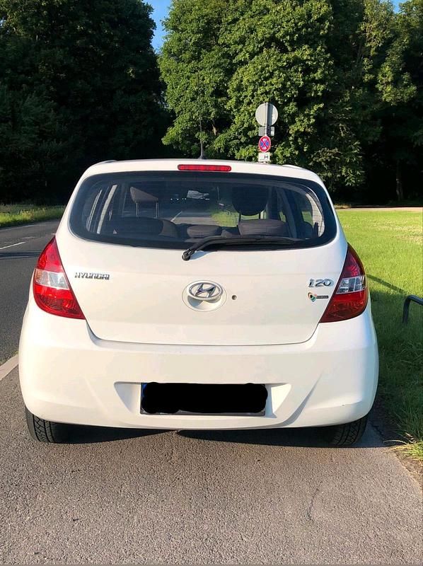 Gebraucht Hyundai i20 Edition 78 PS (57 kW) 2010 Weiß Kleinwagen