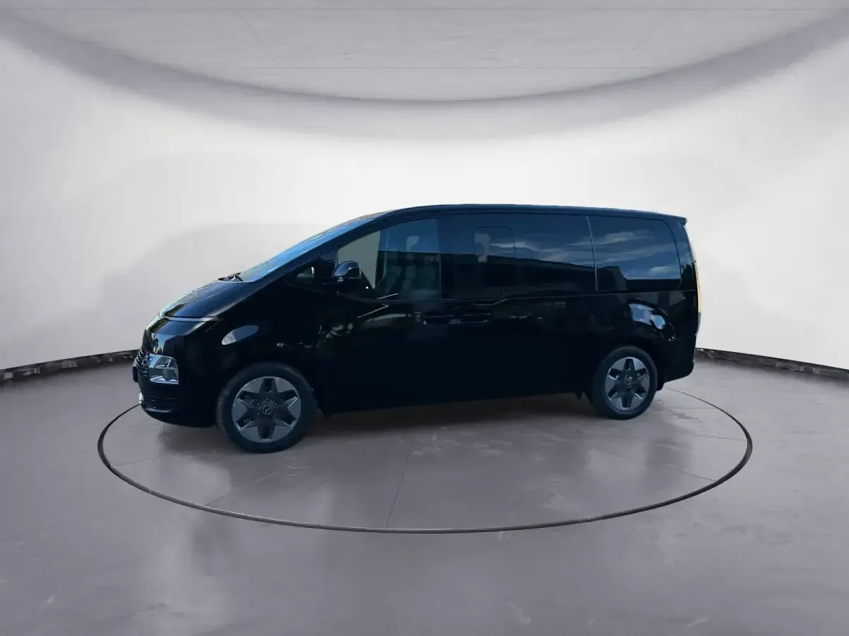 Gebraucht Hyundai Staria Prime 224 PS (164 kW) 2025 Schwarz Van / Kleinbus