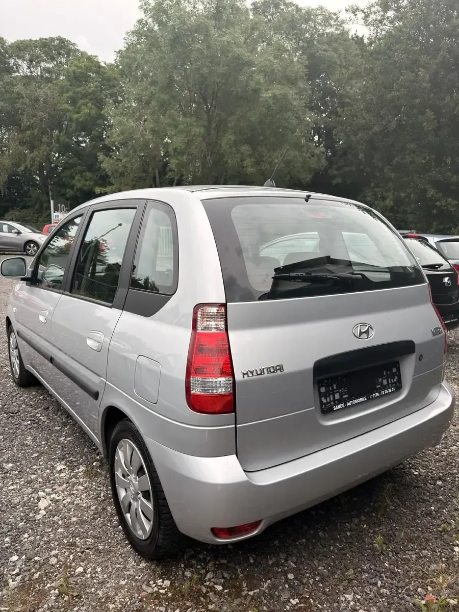 Gebraucht Hyundai Matrix 103 PS (75 kW) 2009 Silber Van / Kleinbus