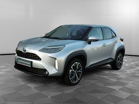 Gebraucht Toyota Yaris Hybrid Elegant 116 PS (85 kW) 2021 Shimmering silver metallic