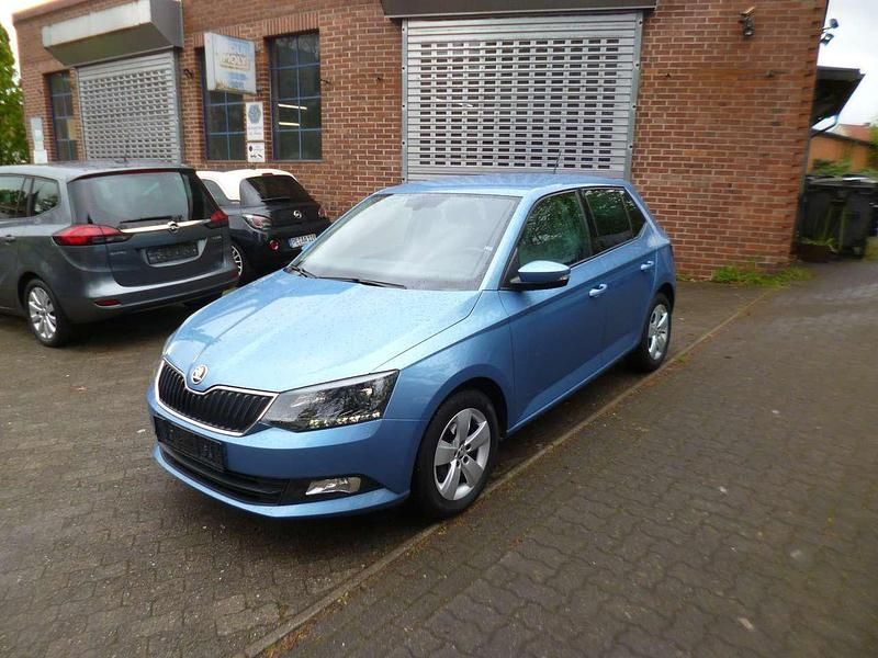 Blau Gebraucht 2018 Skoda Fabia Clever Limousine | 11.900 € (Fairer Preis) - Bild 1/4