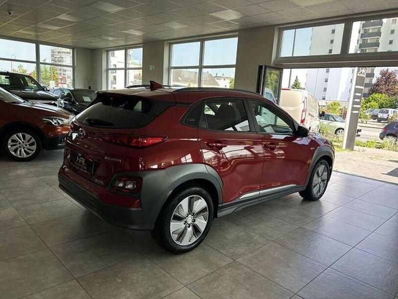 Gebraucht Hyundai Kona Trend 100 kW (136 PS) 2020 Rot SUV