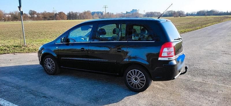 Gebraucht Opel Zafira 150 PS (110 kW) 2011 Schwarz Van / Kleinbus