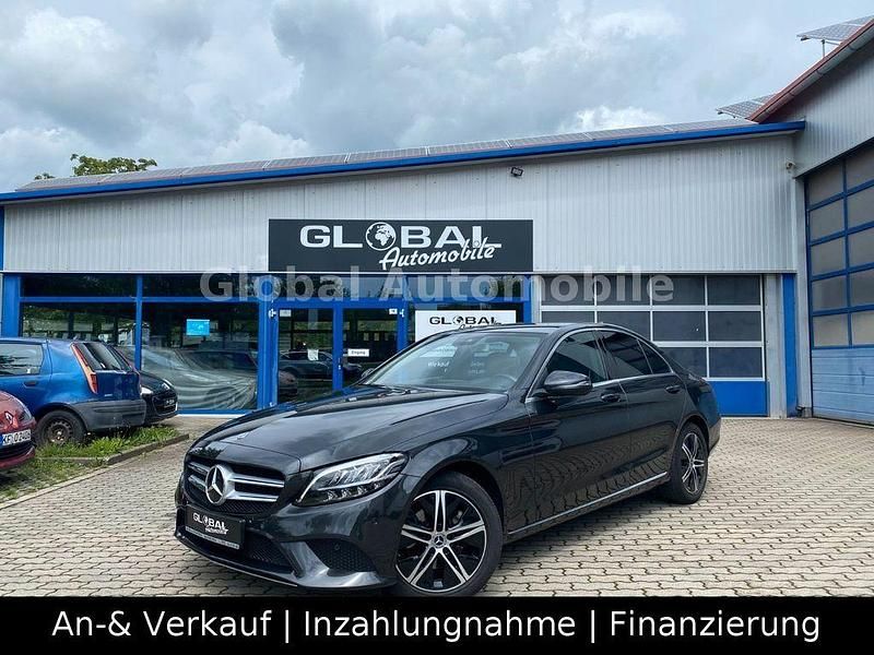 Grau Gebraucht 2020 Mercedes C200 Avantgarde Limousine | 24.490 € (Teuer) - Bild 1/4