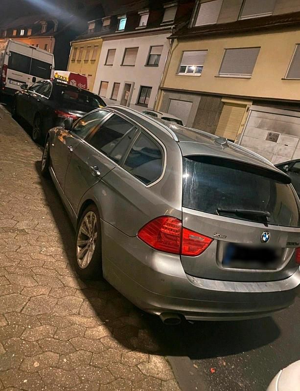 Gebraucht BMW 320 185 PS (136 kW) 2010 Grau Kombi