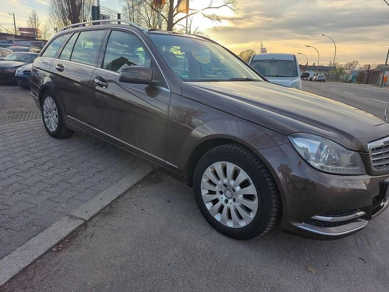 Gebraucht Mercedes C200 184 PS (135 kW) 2014 Dolomitbraun  metalliclack Kombi