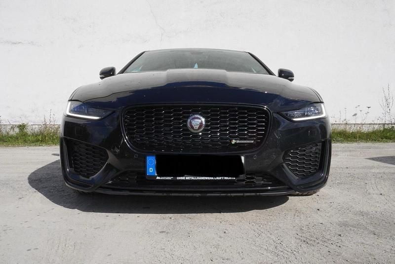 Schwarz Gebraucht 2023 Jaguar XE R-Dynamic Limousine | 37.999 € - Bild 1/4